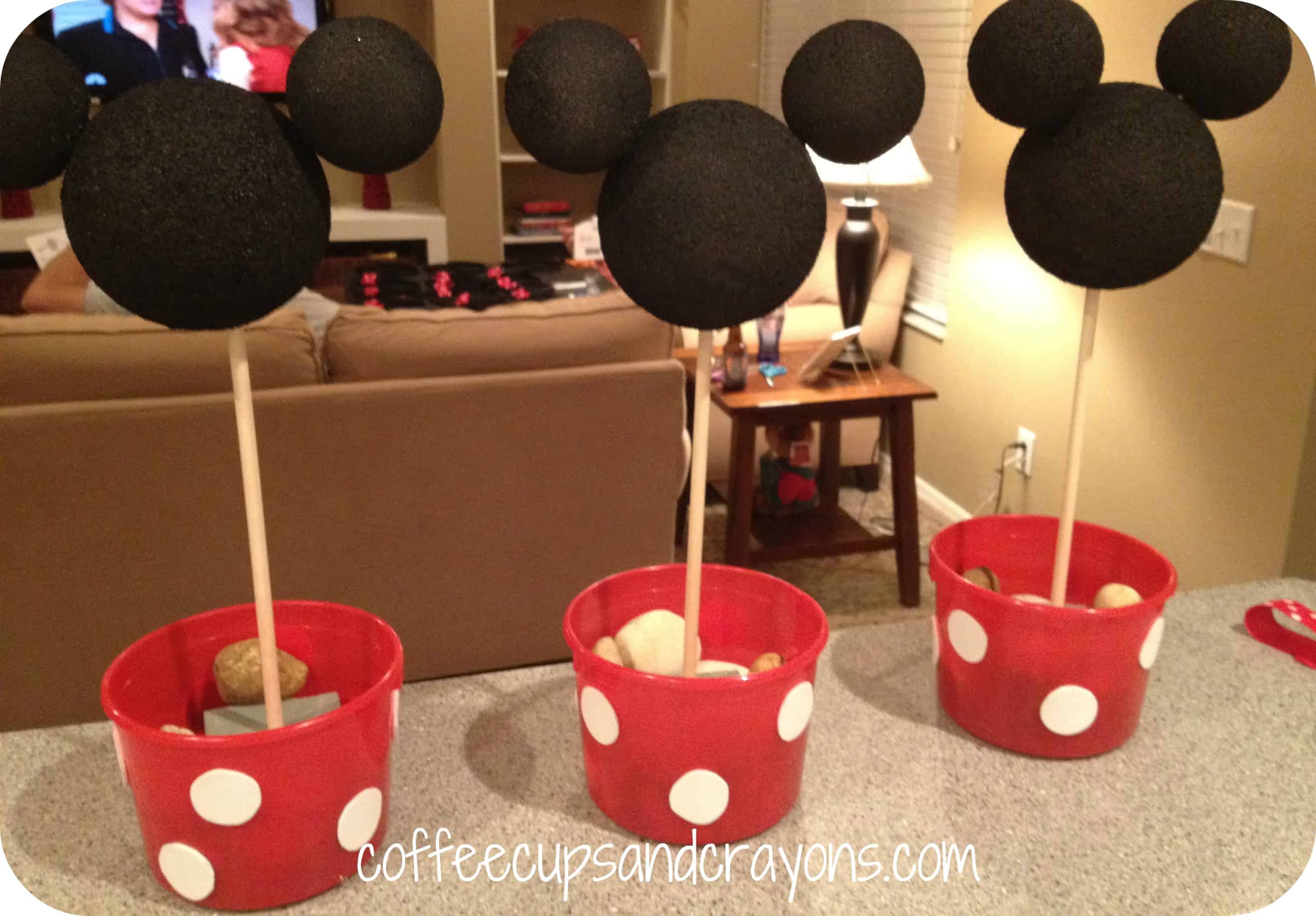 How to Make Easy Minnie Mouse Centerpieces