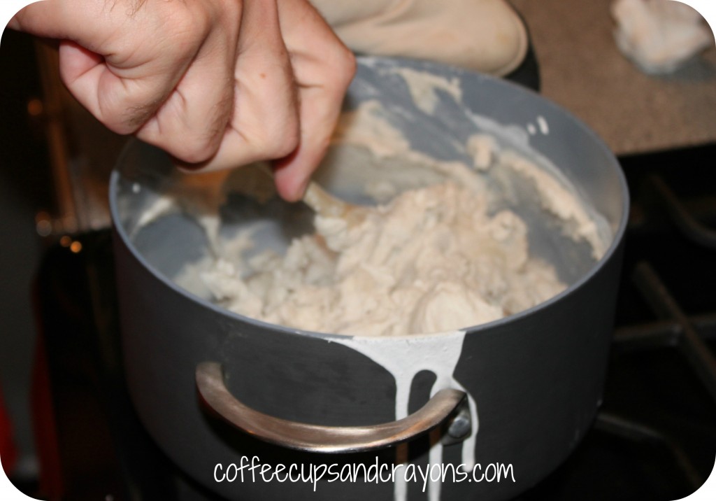 Make fossils from sand and cornstarch